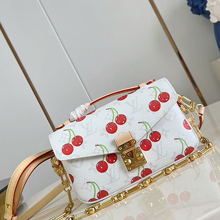 LV レプリカ、LV メッセンジャーバッグ、LV チェーンバッグ、村上隆コラボバッグ、チェリープリントバッグ、LV スーパーコピー、LV 同款、高級レプリカ、ショルダーバッグ、Sロックバッグ、ラグジュアリーバッグ