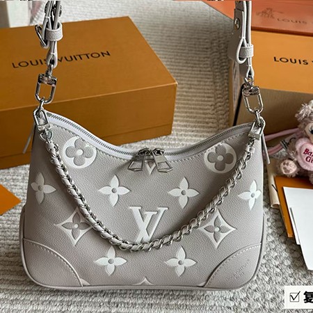 LVレプリカバッグ、ルイ・ヴィトン コピーバッグ、N級品質ラグジュアリーバッグ、LVモノグラムショルダーバッグ、ヴィンテージホーンカーフバッグ、1:1高精度レプリカ、クラシックチェス盤柄、セレブ同款バッグ、おしゃれな通勤斜め掛けバッグ、最高級仕上げコピー品