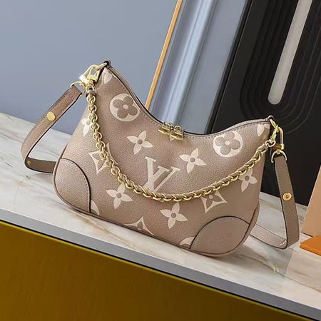 LVレプリカバッグ、ルイ・ヴィトン コピーバッグ、N級品質ラグジュアリーバッグ、LVモノグラムショルダーバッグ、ヴィンテージホーンカーフバッグ、1:1高精度レプリカ、クラシックチェス盤柄、セレブ同款バッグ、おしゃれな通勤斜め掛けバッグ、最高級仕上げコピー品