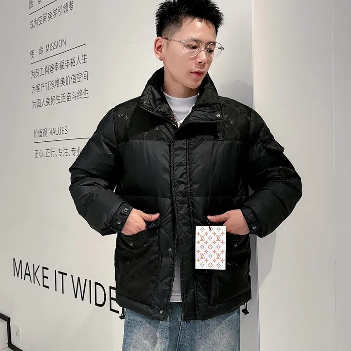 LOUIS VUITTON ダウンジャケットモノグラム