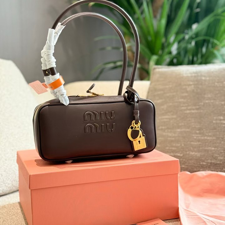 Miu Miu バッグ