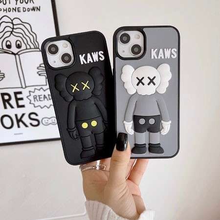 カウズiphone17シリコンケース