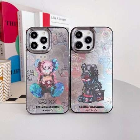 カウズ iphone17ケースフィギュア 立体パターン