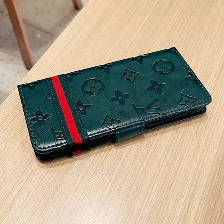 ルイヴィトンiphone15手帳型ケース