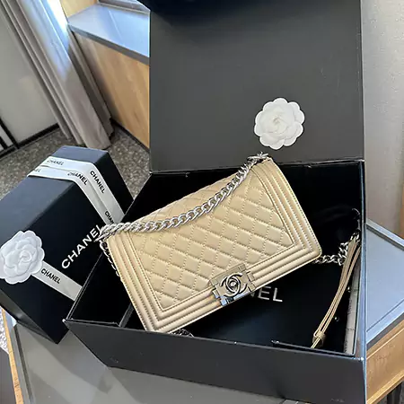 ブランドCHANEL Leboy ショルダーバッグ