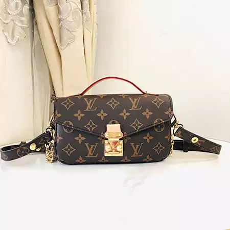 lv クロスボディ 被せ蓋式