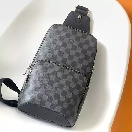 LOUIS VUITTON アヴェニュースリングバッグ