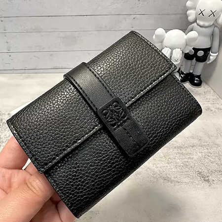 ロエベ 二つ折り財布 上品