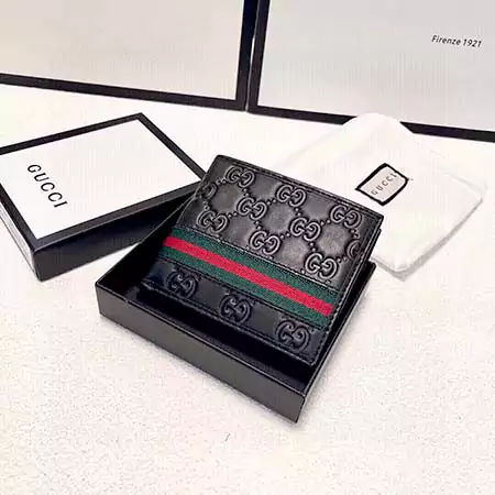 Gucci財布型