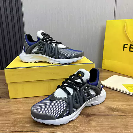 フェンディタグ スニーカー