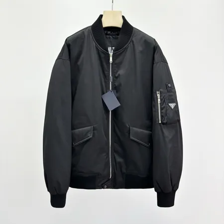 プラダ Prada ダウンジャケット