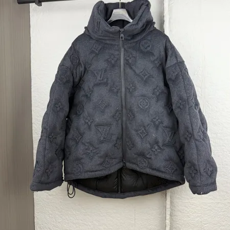 ルイヴィトン lv ダウンジャケット