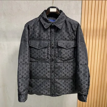 ルイヴィトン lv ダウンジャケット
