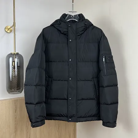 プラダ Prada ダウンジャケット