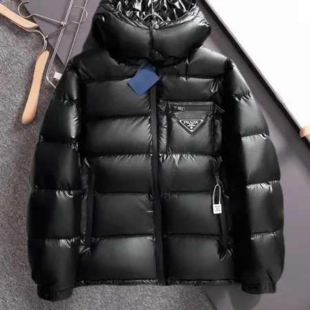 プラダ Prada ダウンジャケット