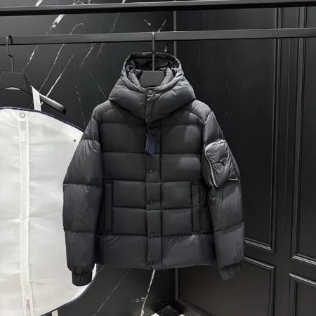 プラダ Prada ダウンジャケット