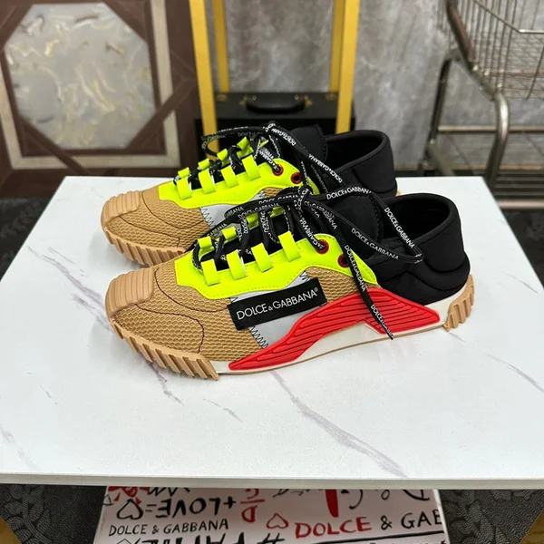 DG 休闲鞋时尚百搭炫彩牛皮面可为各式造型增光添彩塑造独具动感活力与摩登气息的精致设计尽显现代优雅格调