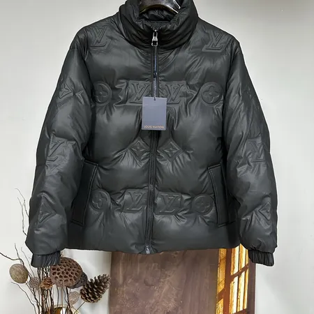 ルイヴィトン lv ダウンジャケット
