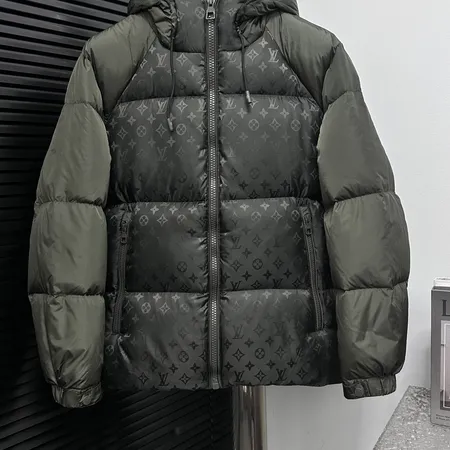 ルイヴィトン lv ダウンジャケット