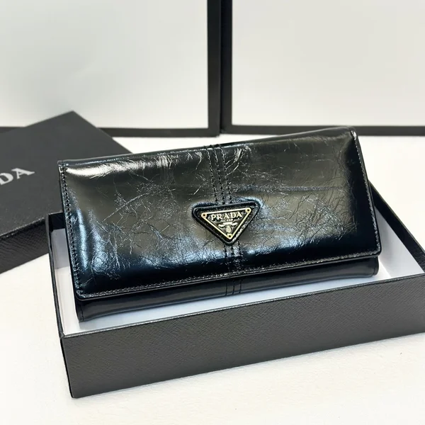 プラダ 財布