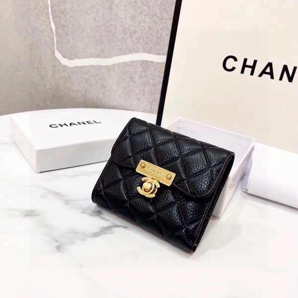 CHANEL 3つ折り財布
