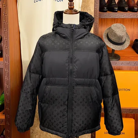 ルイヴィトン lv ダウンジャケット