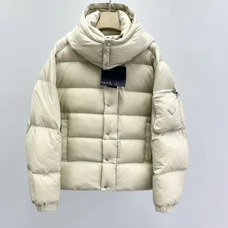 プラダ Prada ダウンジャケット