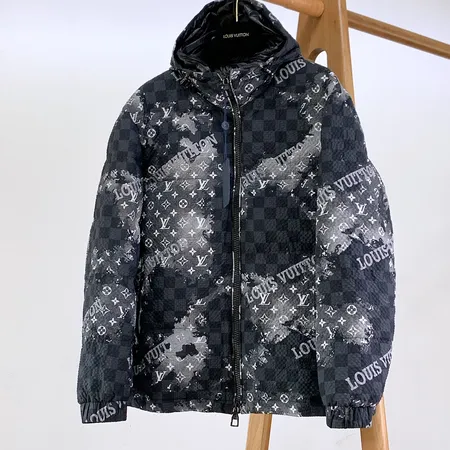 ルイヴィトン lv ダウンジャケット