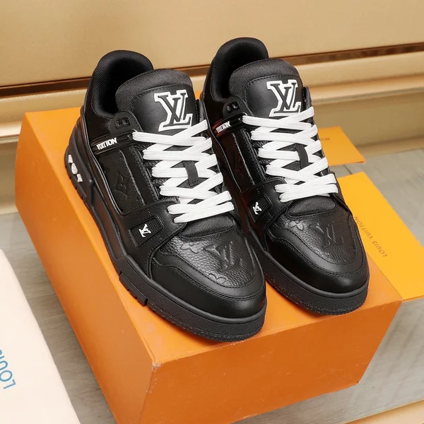 LV トレイナー スニーカー