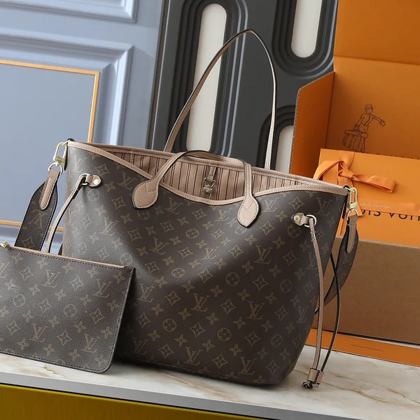 Louis Vuitton Neverfull トートバッグ