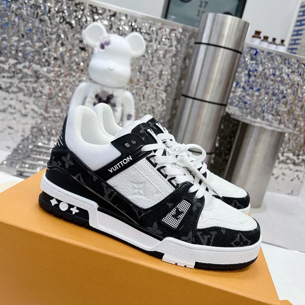 LV トレイナー スニーカー