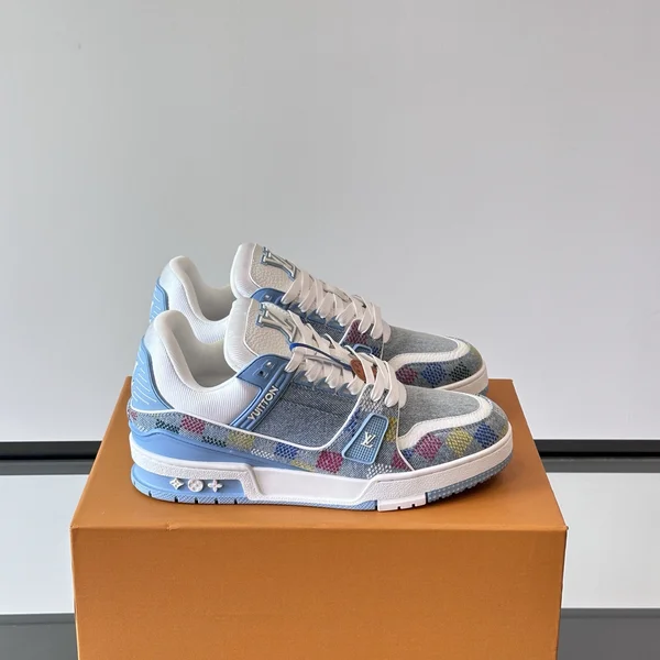 ルイヴィトン トレーナー スニーカー