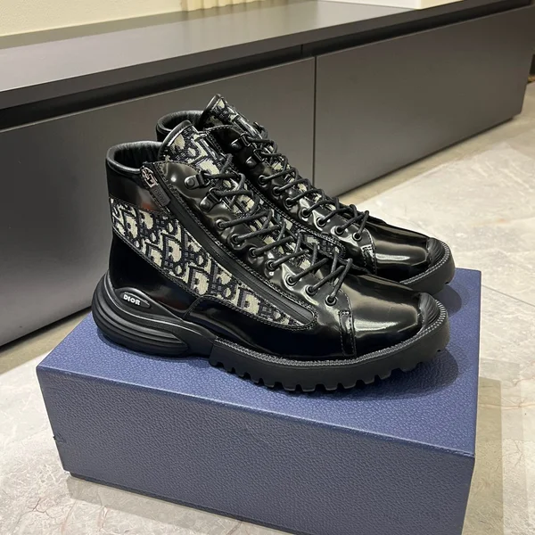 ディオール コンバットショートブーツ