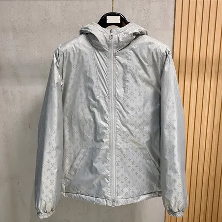 ルイヴィトン lv ダウンジャケット