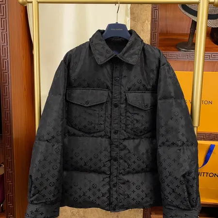 ルイヴィトン lv ダウンジャケット
