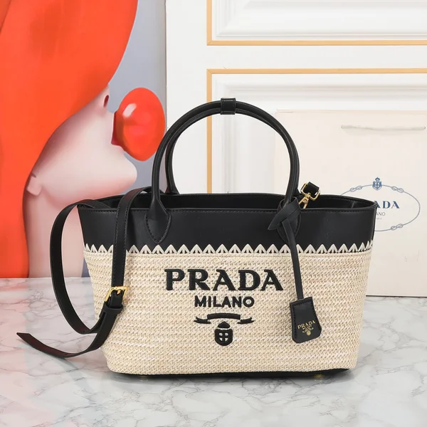 PRADA レザー トートバッグ