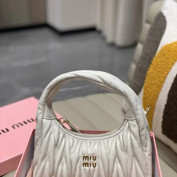 MIU MIU ワンダーバッグ