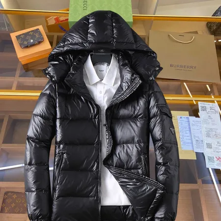 プラダ Prada ダウンジャケット