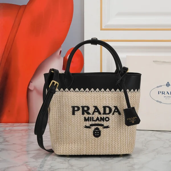 PRADA かごバッグ