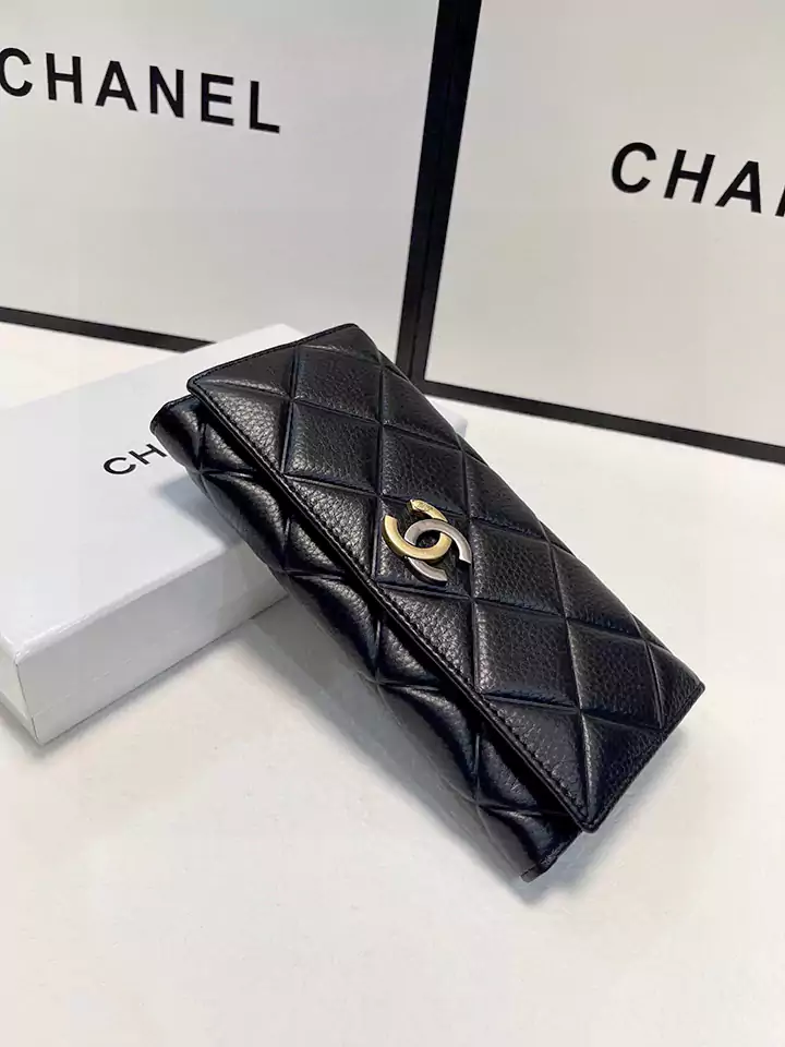 芸能人愛用 chanel 二つ折り財布