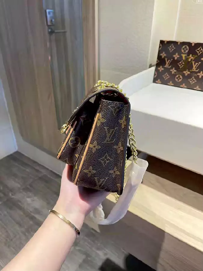 ショルダーバッグ 高級感