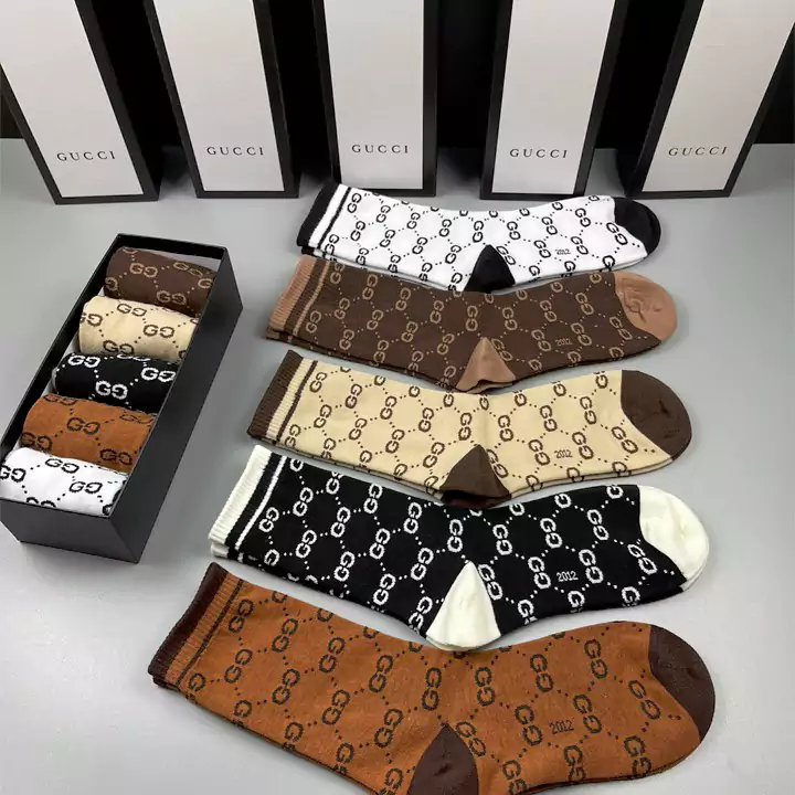 GUCCI（グッチ）ソックスのアップグレード版、防臭性、純綿素材！GGロゴが入ったハイエンドなカスタムカウンターの最新純綿製ダブルニードル製品、1箱に5足入り。2つのスタイル、ショートとロングがあります。