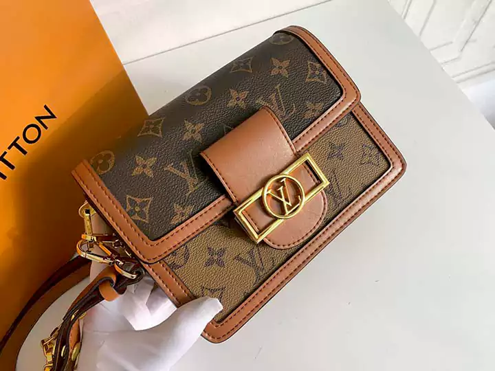 lvショルダーバッグ 免許収納 高品質