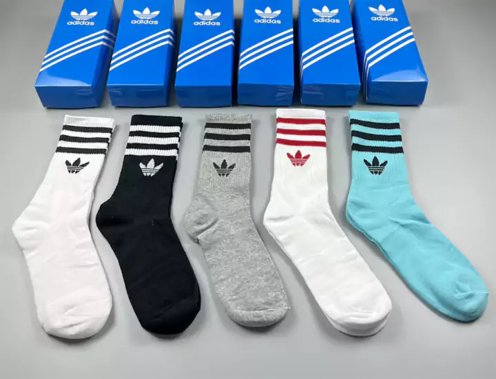 新発売！adidas（アディダストリーフ）公式ウェブサイトで人気のカウンター商品！万能！純粋な綿素材で、履き心地が快適で通気性が高い！5足入りのボックスです。