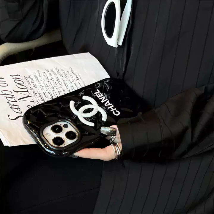 chanel iphone15スマホケース白黒