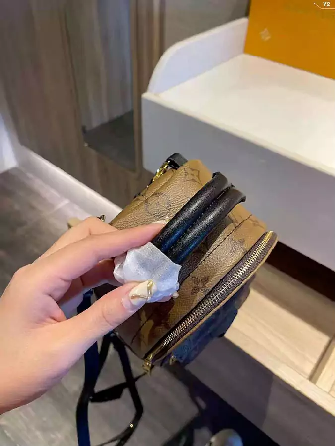 リュックサックルイヴィトン