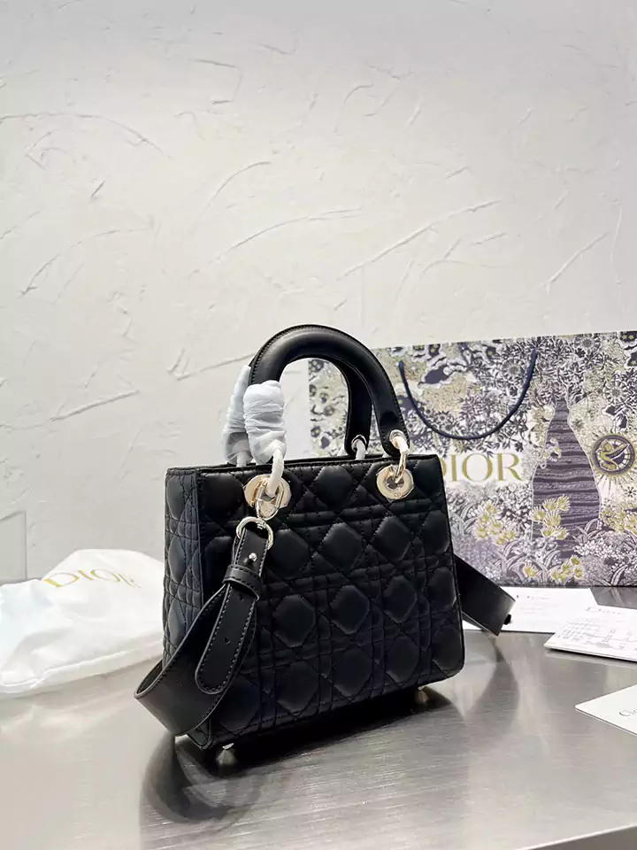 「LADY DIOR(レディ ディオール)」の魅力