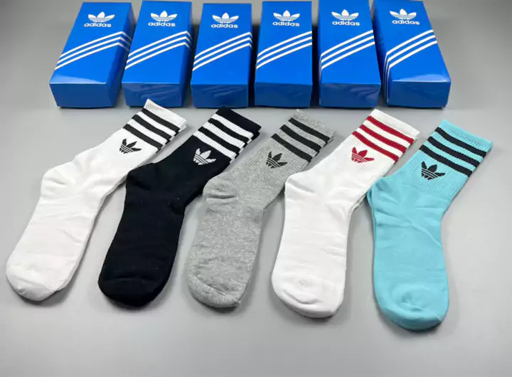 新発売！adidas（アディダストリーフ）公式ウェブサイトで人気のカウンター商品！万能！純粋な綿素材で、履き心地が快適で通気性が高い！5足入りのボックスです。