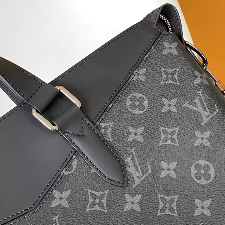 LV バッグ EXPLORER