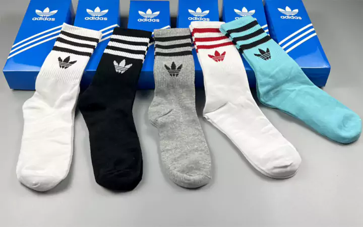 新発売！adidas（アディダストリーフ）公式ウェブサイトで人気のカウンター商品！万能！純粋な綿素材で、履き心地が快適で通気性が高い！5足入りのボックスです。